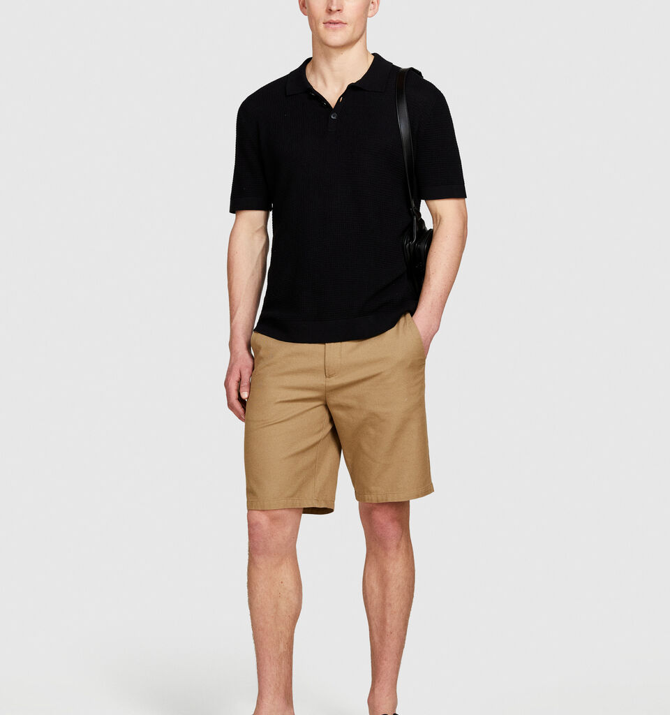 Slim comfort fit bermudas - men's shorts - Camel | Sisley image number 1